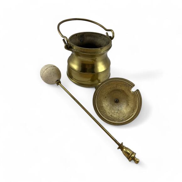 Vintage Brass Fireplace Fire Starter Cauldron with Lid and Dipper - 1940s-1960s - Picture 2 of 11